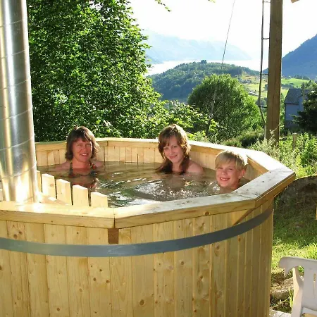 Nyaraló Three-bedroom Holiday In 3 Nordfjordeid